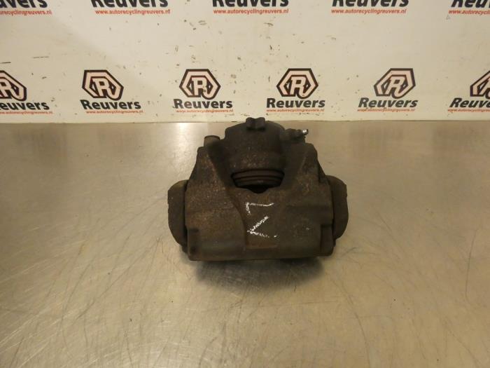 Gebrauchte Bremszange links vorne Renault Megane III Grandtour (KZ) 1.4 16V TCe 130 Preis € 25,00 Margenregelung angeboten von Autorecycling Reuvers B.V.