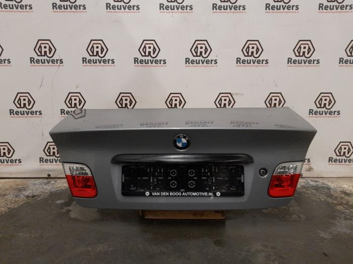 Używane Tylna klapa BMW 3 serie (E46/4) 316i 16V Cena € 75,00 Procedura marży oferowane przez Autorecycling Reuvers B.V.