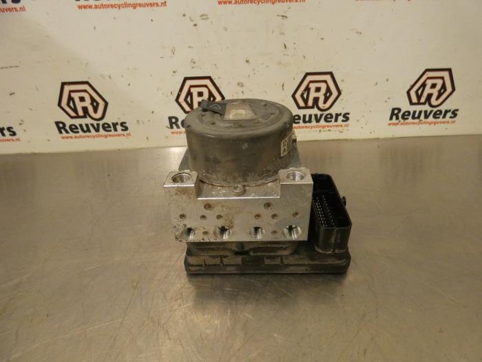 Begagnade ABS-pump Peugeot 208 I (CA/CC/CK/CL) 1.2 Vti 12V PureTech 82 Pris € 40,00 Marginaltabell erbjuds av Autorecycling Reuvers B.V.