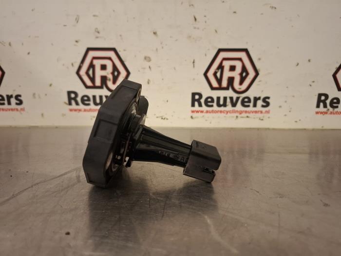 Begagnade Oljenivåsensor Volkswagen Caddy III (2KA,2KH,2CA,2CH) 1.6 TDI 16V Pris € 20,00 Marginaltabell erbjuds av Autorecycling Reuvers B.V.