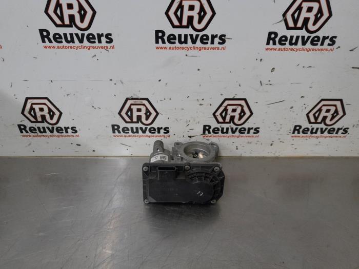 Usagé Boitier papillon Renault Clio IV (5R) 0.9 Energy TCE 90 12V Prix € 30,00 Règlement à la marge proposé par Autorecycling Reuvers B.V.