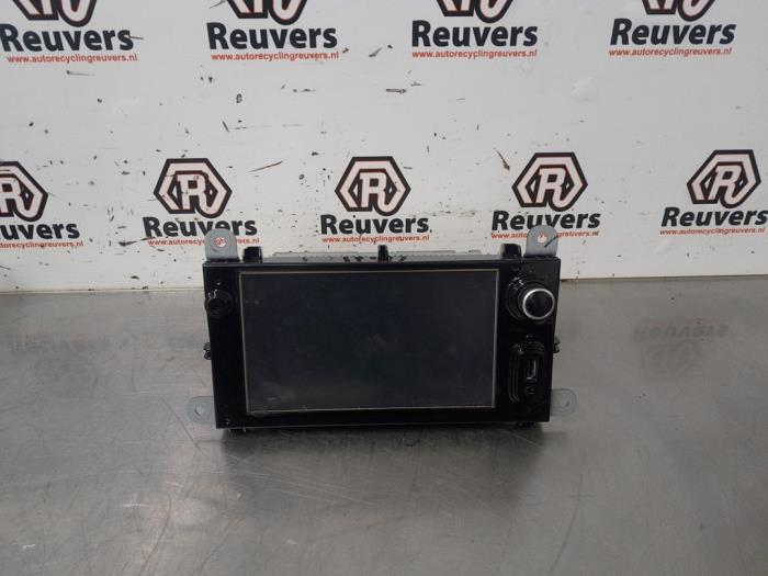 Usagé Système navigation Renault Clio IV (5R) 0.9 Energy TCE 90 12V Prix € 150,00 Règlement à la marge proposé par Autorecycling Reuvers B.V.