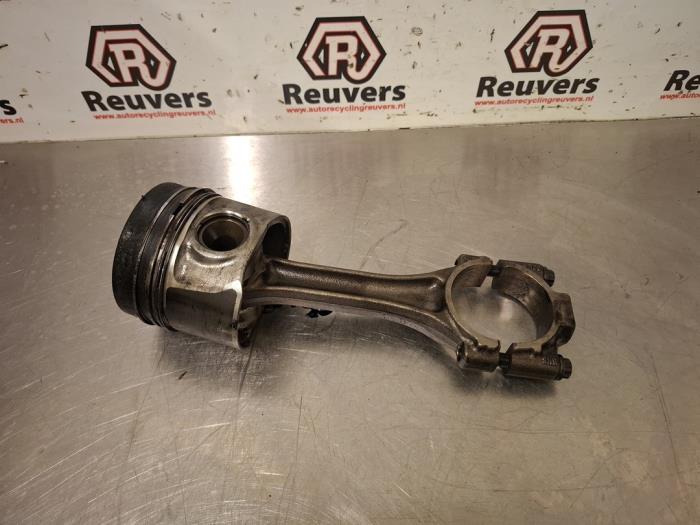 Used Piston Volkswagen Caddy III (2KA,2KH,2CA,2CH) 1.6 TDI 16V Price € 50,00 Margin scheme offered by Autorecycling Reuvers B.V.