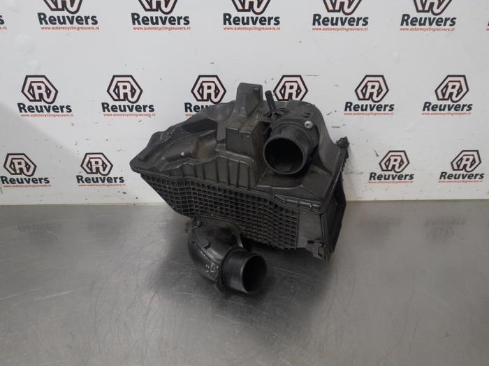 Begagnade Luftfilterhus Renault Clio IV (5R) 0.9 Energy TCE 90 12V Pris € 30,00 Marginaltabell erbjuds av Autorecycling Reuvers B.V.