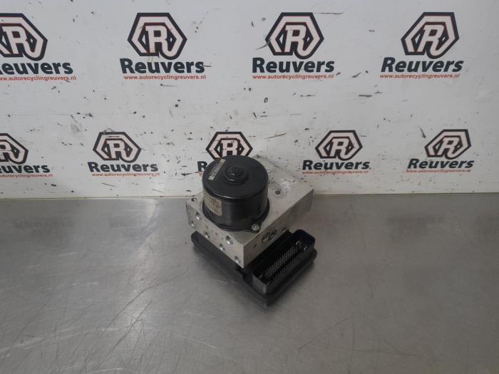Usagé Bloc ABS Mercedes C Combi (S203) 1.8 C-180K 16V Prix € 75,00 Règlement à la marge proposé par Autorecycling Reuvers B.V.