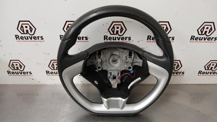 Begagnade Ratt Citroen DS3 (SA) 1.4 16V VTi Pris € 40,00 Marginaltabell erbjuds av Autorecycling Reuvers B.V.