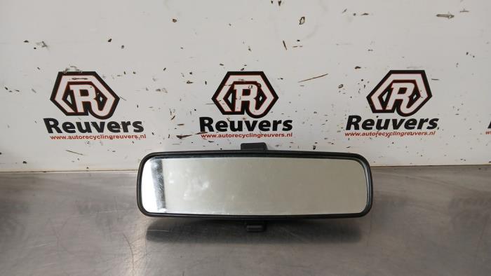 Usados Retrovisor interior Peugeot 108 1.0 12V Precio € 15,00 Norma de margen ofrecido por Autorecycling Reuvers B.V.