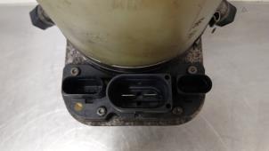 Pompe de direction d'un Volkswagen Polo IV (9N1/2/3) 1.2 12V 2005