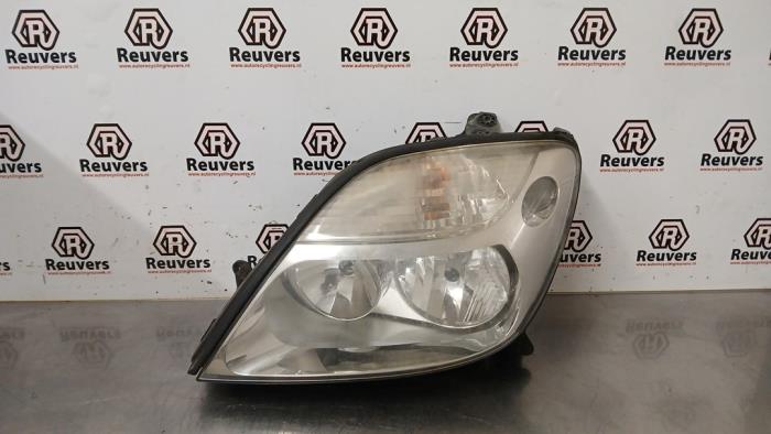 Używane Reflektor lewy Renault Scénic I (JA) 1.6 16V Cena € 25,00 Procedura marży oferowane przez Autorecycling Reuvers B.V.