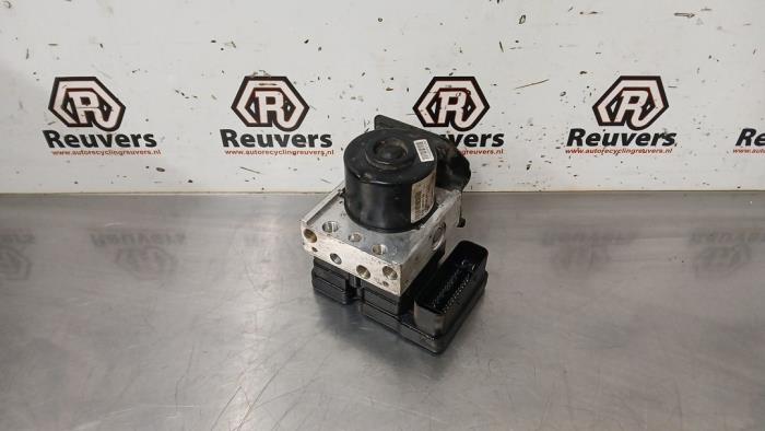 Usagé Pompe ABS Renault Twingo II (CN) 1.2 16V Prix € 40,00 Règlement à la marge proposé par Autorecycling Reuvers B.V.
