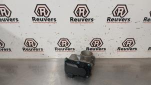 Usagé Boitier papillon Renault Twingo II (CN) 1.2 16V Prix € 75,00 Règlement à la marge proposé par Autorecycling Reuvers B.V.
