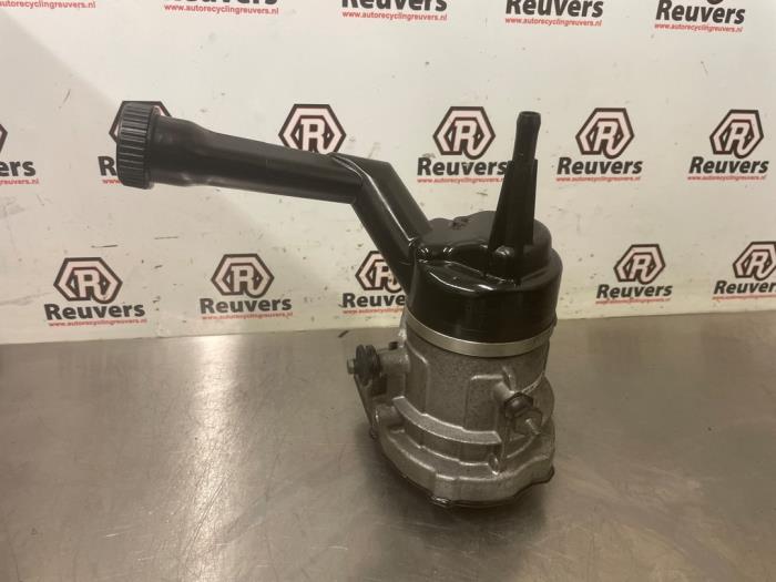 Usagé Pompe de direction Peugeot 308 (4A/C) 1.4 VTI 16V Prix € 75,00 Règlement à la marge proposé par Autorecycling Reuvers B.V.