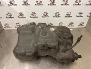 Usagé Réservoir Adblue Renault Master III (MA/MB/MC/MD/MH/MF/MG/MH) 2.3 dCi 145 16V Prix € 300,00 Règlement à la marge proposé par Autorecycling Reuvers B.V.