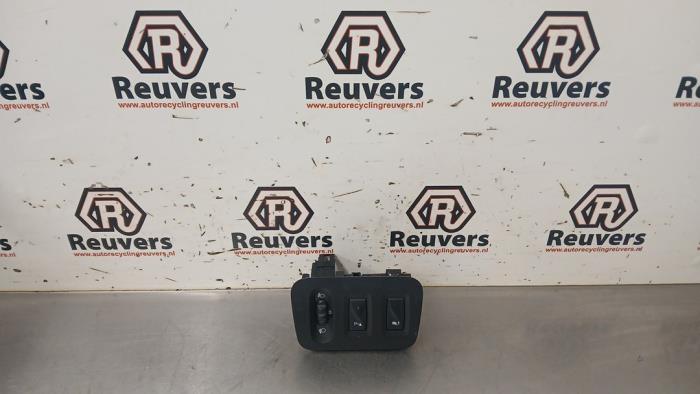 Używane Przelacznik reflektora LHV Renault Master III (MA/MB/MC/MD/MH/MF/MG/MH) 2.3 dCi 145 16V Cena € 15,00 Procedura marży oferowane przez Autorecycling Reuvers B.V.