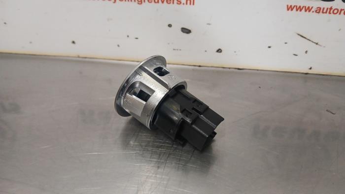 Commande start/stop d'un Ford C-Max (DXA) 1.0 Ti-VCT EcoBoost 12V 125 2014