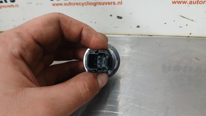 Commande start/stop d'un Ford C-Max (DXA) 1.0 Ti-VCT EcoBoost 12V 125 2014