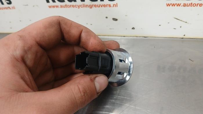 Commande start/stop d'un Ford C-Max (DXA) 1.0 Ti-VCT EcoBoost 12V 125 2014