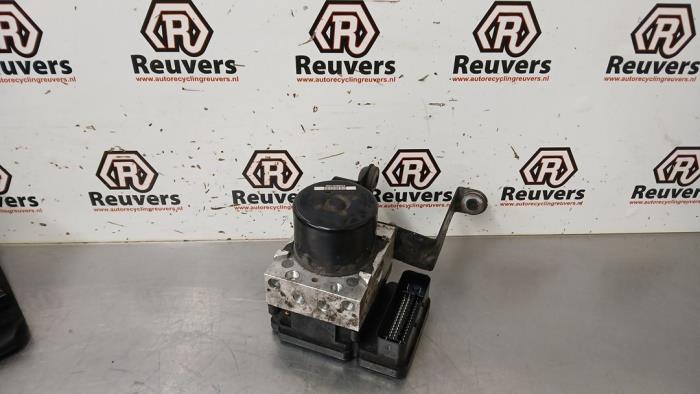 Begagnade ABS-pump Ford C-Max (DXA) 1.0 Ti-VCT EcoBoost 12V 125 Pris € 75,00 Marginaltabell erbjuds av Autorecycling Reuvers B.V.