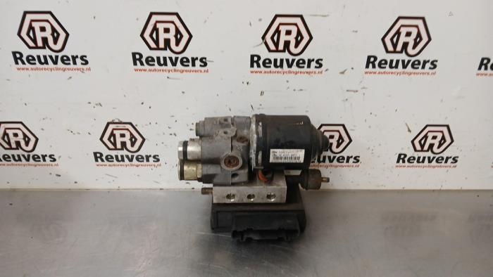 Begagnade ABS-pump Ford Usa Town Car Pris € 300,00 Marginaltabell erbjuds av Autorecycling Reuvers B.V.