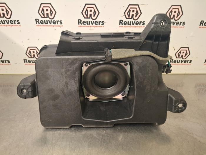 Używane Subwoofer Chevrolet Volt 1.4 16V Cena € 50,00 Procedura marży oferowane przez Autorecycling Reuvers B.V.