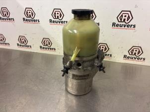 Usagé Pompe direction assistée Opel Astra H (L48) 1.4 16V Twinport Prix € 40,00 Règlement à la marge proposé par Autorecycling Reuvers B.V.