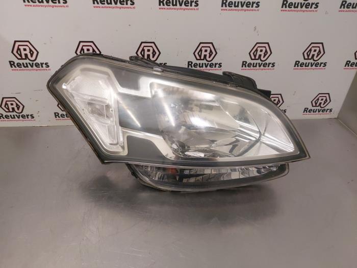 Używane Reflektor prawy Kia Soul I (AM) 1.6 CRDi 16V Cena € 75,00 Procedura marży oferowane przez Autorecycling Reuvers B.V.