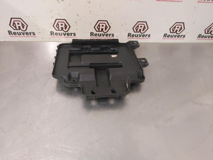 Begagnade Batterilåda Kia Soul I (AM) 1.6 CRDi 16V Pris € 25,00 Marginaltabell erbjuds av Autorecycling Reuvers B.V.