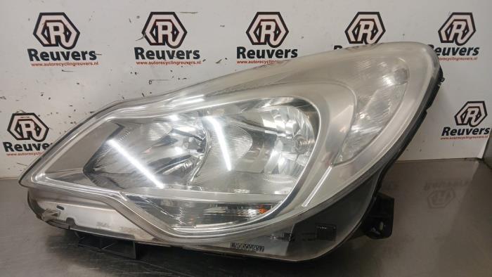 Używane Reflektor lewy Opel Corsa D 1.3 CDTi 16V ecoFLEX Cena € 60,00 Procedura marży oferowane przez Autorecycling Reuvers B.V.