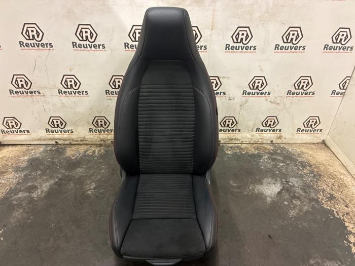 Gebrauchte Sitz links Mercedes CLA (117.3) 1.6 CLA-200 16V Preis € 200,00 Margenregelung angeboten von Autorecycling Reuvers B.V.
