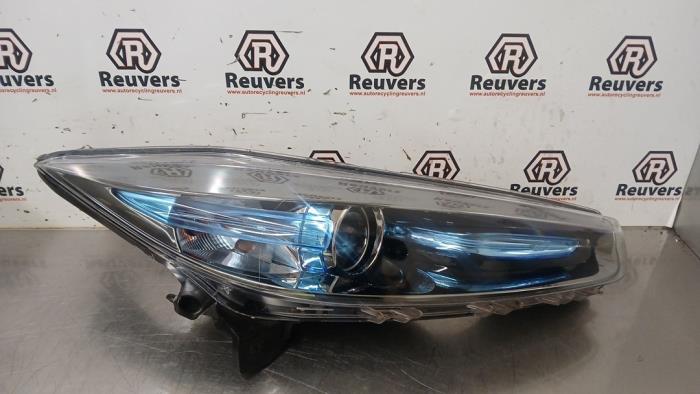 Używane Reflektor prawy Renault Zoé (AG) R90 Cena € 250,00 Procedura marży oferowane przez Autorecycling Reuvers B.V.