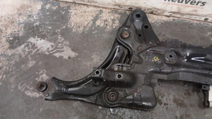 Subframe from a Peugeot 208 I (CA/CC/CK/CL) 1.2 Vti 12V PureTech 82 2016