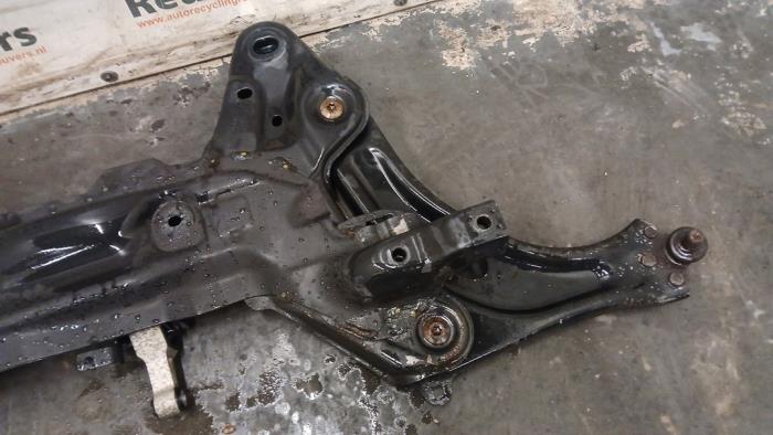 Subframe from a Peugeot 208 I (CA/CC/CK/CL) 1.2 Vti 12V PureTech 82 2016