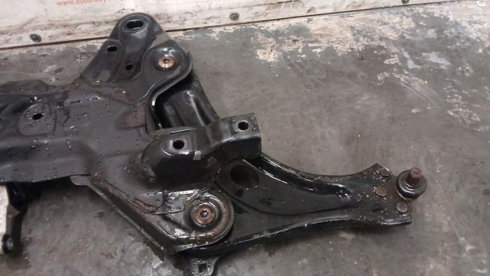 Subframe from a Peugeot 208 I (CA/CC/CK/CL) 1.2 Vti 12V PureTech 82 2016