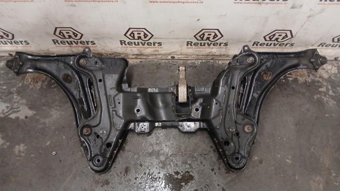 Subframe from a Peugeot 208 I (CA/CC/CK/CL) 1.2 Vti 12V PureTech 82 2016