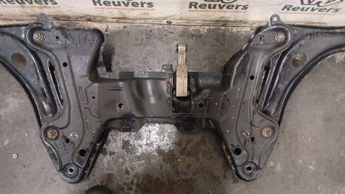 Subframe from a Peugeot 208 I (CA/CC/CK/CL) 1.2 Vti 12V PureTech 82 2016