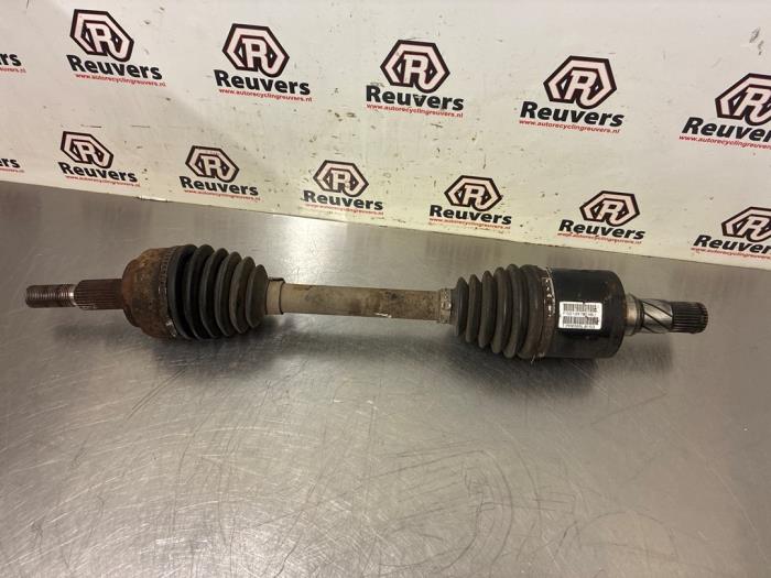 Gebrauchte Antriebswelle links vorne Jeep Grand Cherokee (WH/WK) 4.7i V8 Preis € 100,00 Margenregelung angeboten von Autorecycling Reuvers B.V.