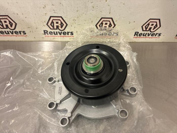 Neuf Pompe à eau Jeep Grand Cherokee (WH/WK) 4.7i V8 Prix € 121,00 Prix TTC proposé par Autorecycling Reuvers B.V.