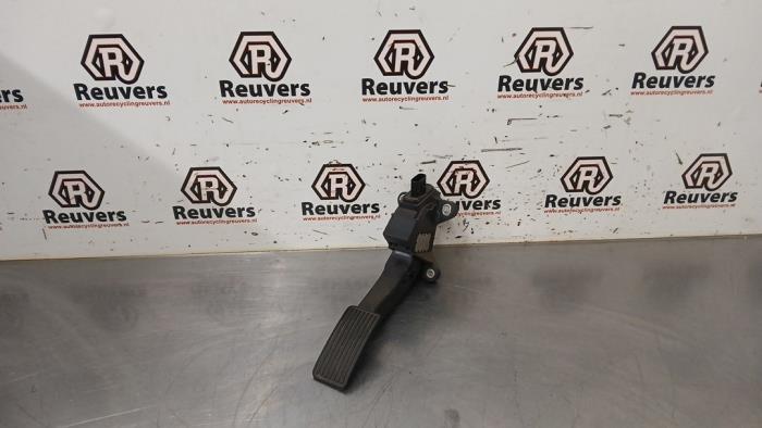 Używane Pedal gazu Peugeot 107 1.0 12V Cena € 25,00 Procedura marży oferowane przez Autorecycling Reuvers B.V.