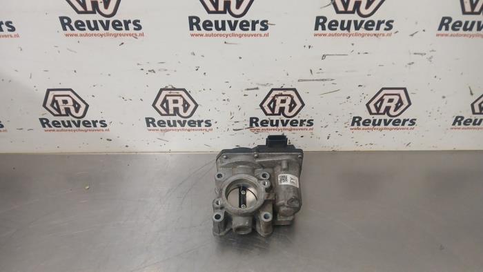 Usagé Boitier papillon Renault Clio IV (5R) 0.9 Energy TCE 90 12V Prix € 30,00 Règlement à la marge proposé par Autorecycling Reuvers B.V.