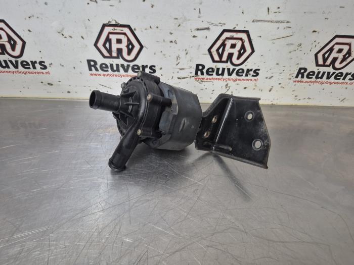 Begagnade Extra vattenpump Nissan Leaf (ZE0) Leaf Pris € 25,00 Marginaltabell erbjuds av Autorecycling Reuvers B.V.