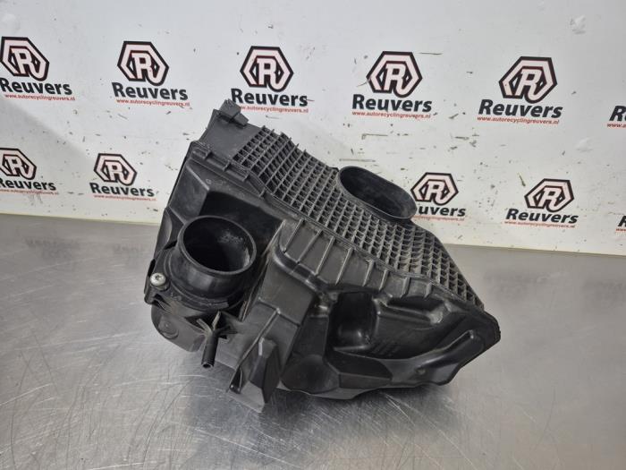 Begagnade Luftfilterhus Renault Clio IV (5R) 0.9 Energy TCE 90 12V Pris € 30,00 Marginaltabell erbjuds av Autorecycling Reuvers B.V.