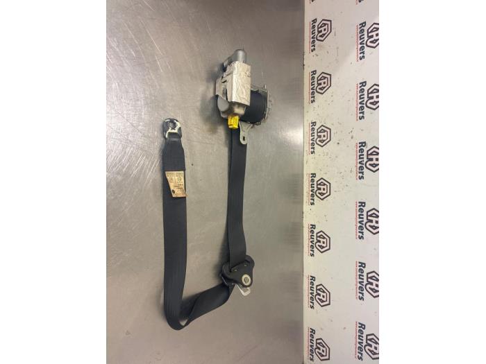 Begagnade Främre säkerhetsbälte, vänster Daihatsu Materia 1.3 16V Pris € 45,00 Marginaltabell erbjuds av Autorecycling Reuvers B.V.