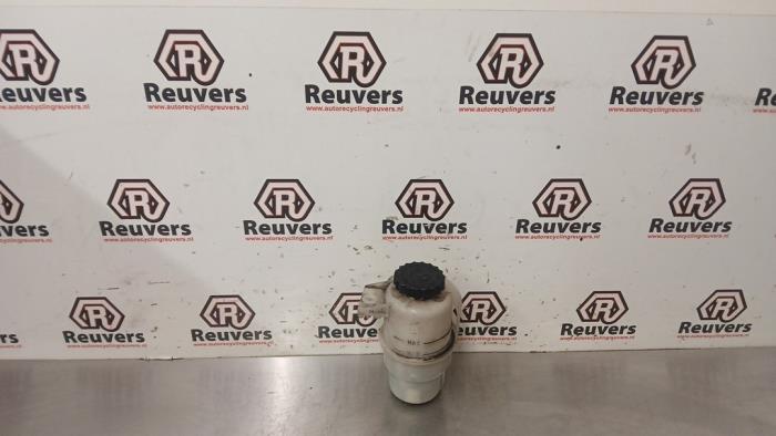 Begagnade Styrservotank Dodge Journey 2.7 V6 R/T 24V FFV Pris € 15,00 Marginaltabell erbjuds av Autorecycling Reuvers B.V.