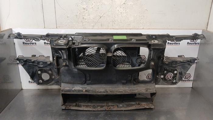 Używane Panel przedni BMW 5 serie (E39) 523i 24V Cena € 50,00 Procedura marży oferowane przez Autorecycling Reuvers B.V.