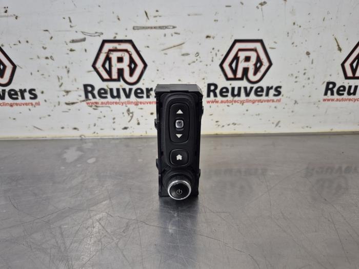 Usagé Commande ordinateur de bord Renault Zoé (AG) 46kW Prix € 20,00 Règlement à la marge proposé par Autorecycling Reuvers B.V.