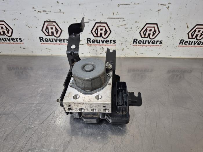 Begagnade ABS-pump Renault Zoé (AG) 46kW Pris € 125,00 Marginaltabell erbjuds av Autorecycling Reuvers B.V.