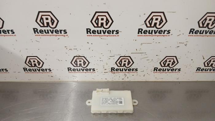 Używane Modul keyless vehicle Mercedes B Electric Drive (W242) B-250 e Cena € 25,00 Procedura marży oferowane przez Autorecycling Reuvers B.V.