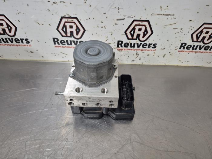 Begagnade ABS-pump Mercedes B Electric Drive (W242) B-250 e Pris € 100,00 Marginaltabell erbjuds av Autorecycling Reuvers B.V.