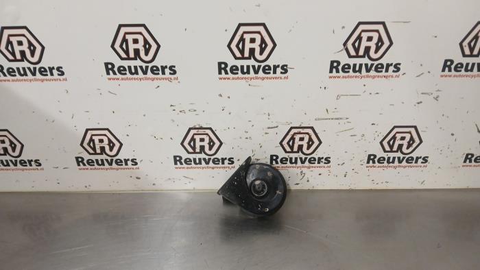 Używane Klakson Mercedes B Electric Drive (W242) B-250 e Cena € 10,00 Procedura marży oferowane przez Autorecycling Reuvers B.V.