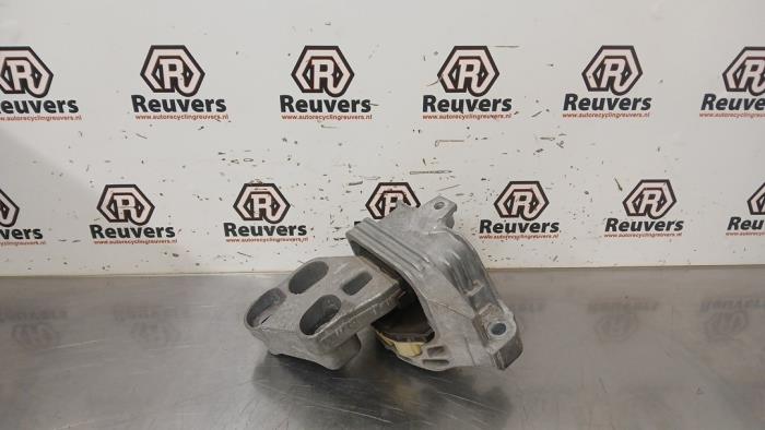 Usagé Support moteur Mercedes B Electric Drive (W242) B-250 e Prix € 20,00 Règlement à la marge proposé par Autorecycling Reuvers B.V.